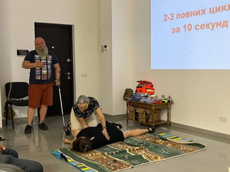 Тренування з першої допомоги: навчання реанімації та евакуації